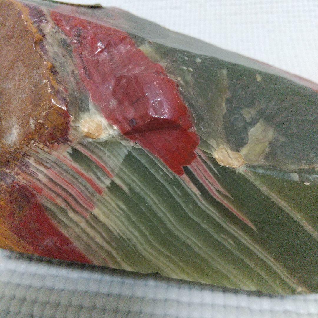 まるで惑星 4.2kg 碧玉? 赤/緑/黄の縞模様が美しい観賞石31cm