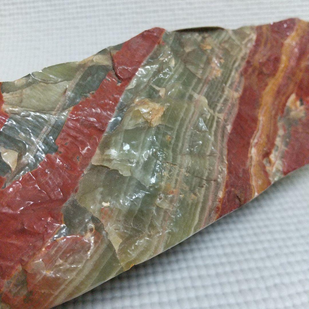 まるで惑星 4.2kg 碧玉? 赤/緑/黄の縞模様が美しい観賞石31cm