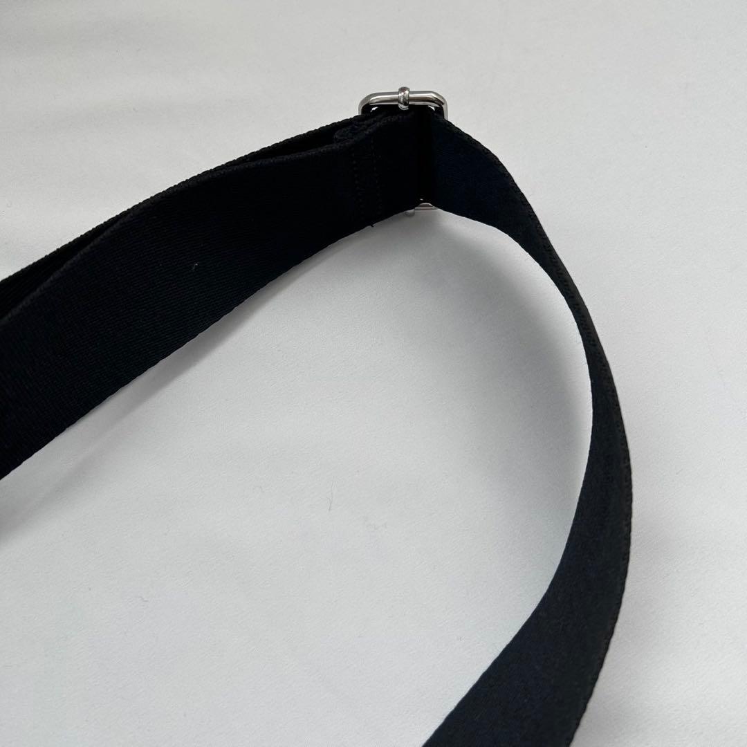 イアパピヨネ ワイドテープ ショルダーバッグスタッズ ブラック