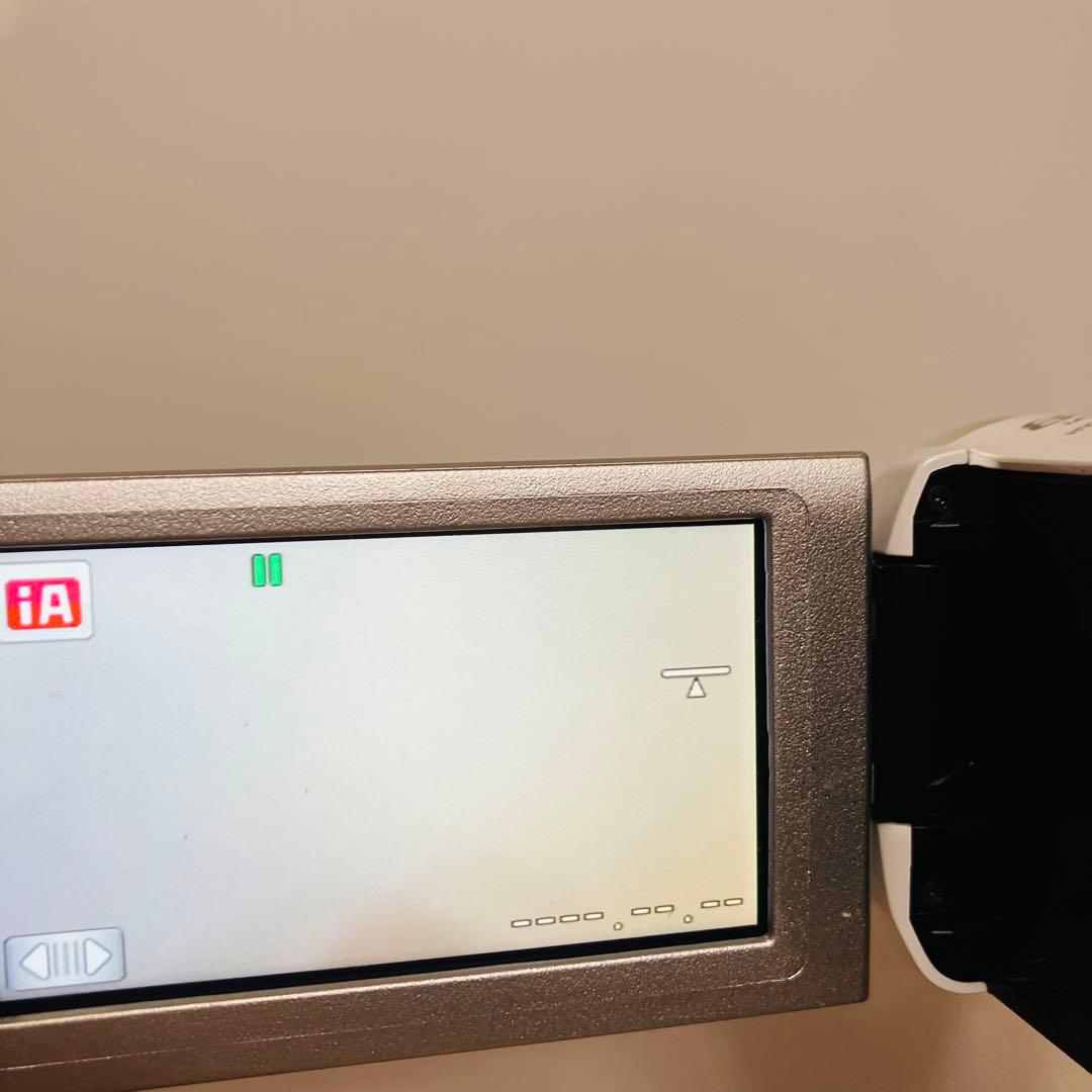 美品　パナソニック デジタルビデオカメラ ホワイト HC-V520M