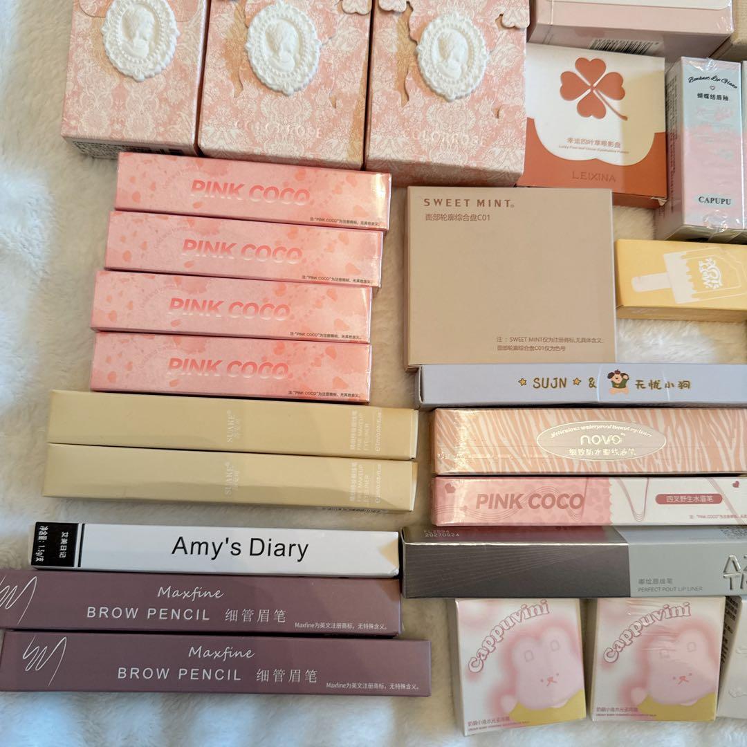 メイク リップ アイシャドウまとめ売り 58点 、ブレスレット