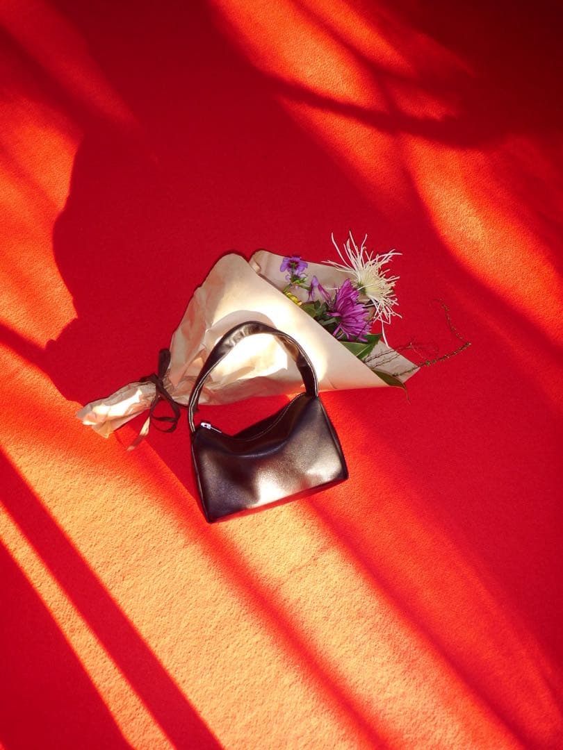 KEESE 黒 レザーショルダーバッグ ジップ Sサイズ ブラック ハンドバッグ