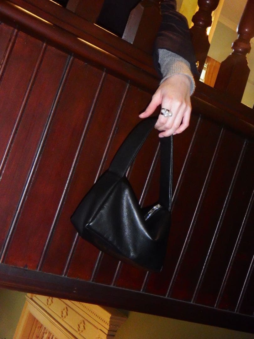 KEESE 黒 レザーショルダーバッグ ジップ Sサイズ ブラック ハンドバッグ