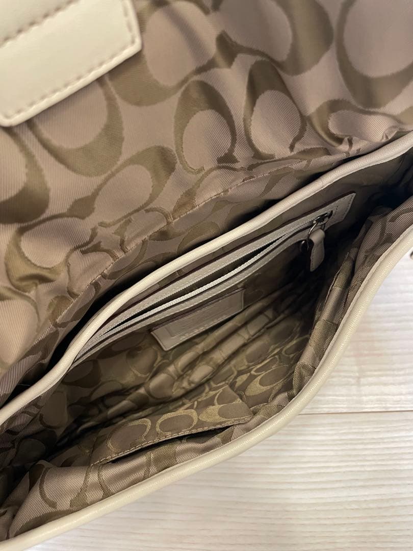 コーチ　COACH　ショルダーバッグ　レザー　レディース　ホワイト　Y2K