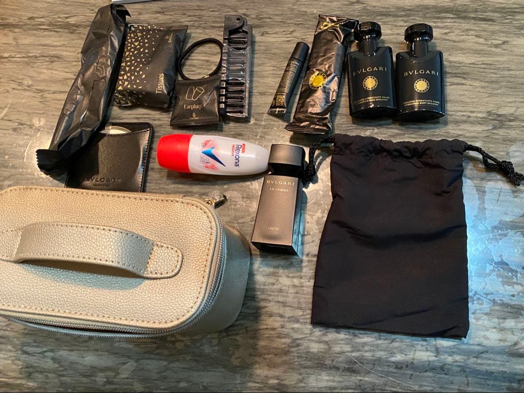 最新❗️未開封‼️ エミレーツ航空ファーストクラス ブルガリBVLGARIポーチ