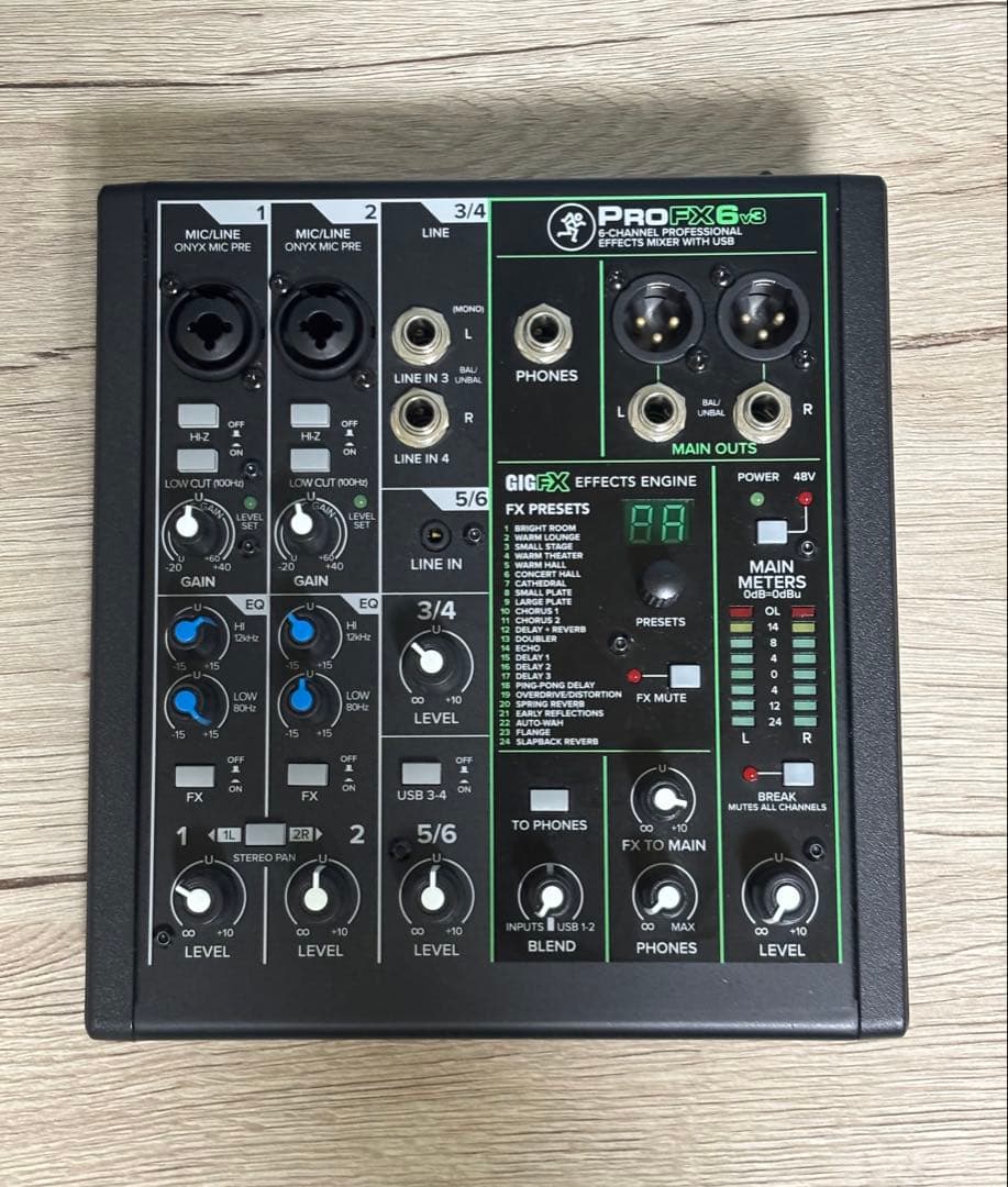 MACKIE PROFX6 v3 本体と電源アダプター、音出し動作確認済み