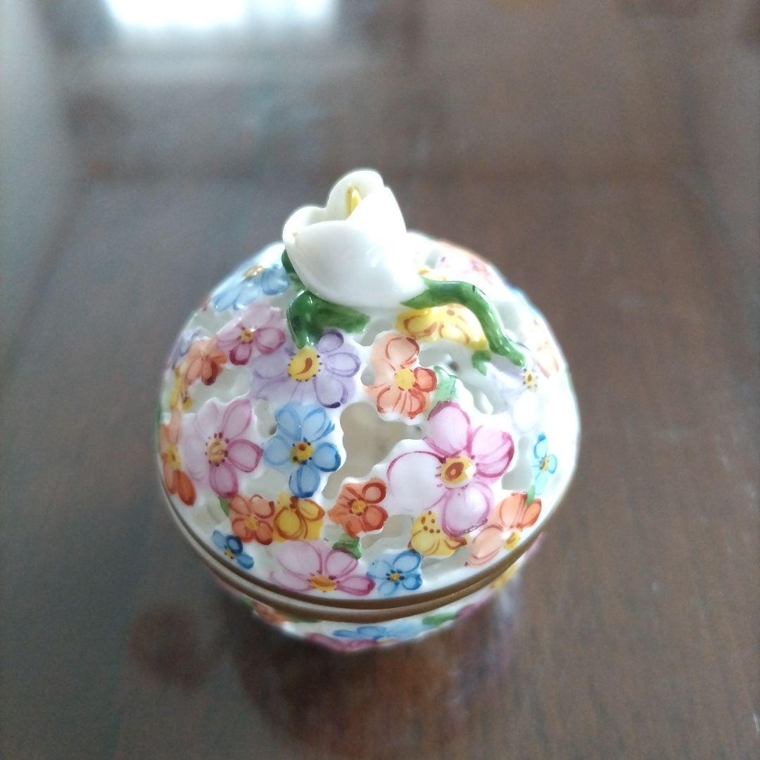ヘレンド HEREND 花柄透かし彫り陶器ボックス ボンボニエール