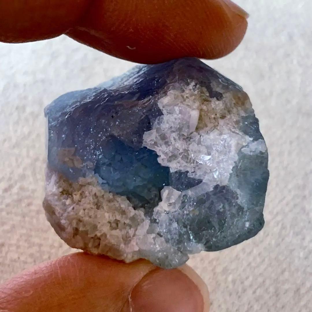 バイカラーベリル原石15/青紫み多め穴あき - メルカリ