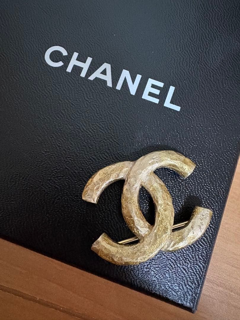 CHANEL ゴールド CCロゴブローチ