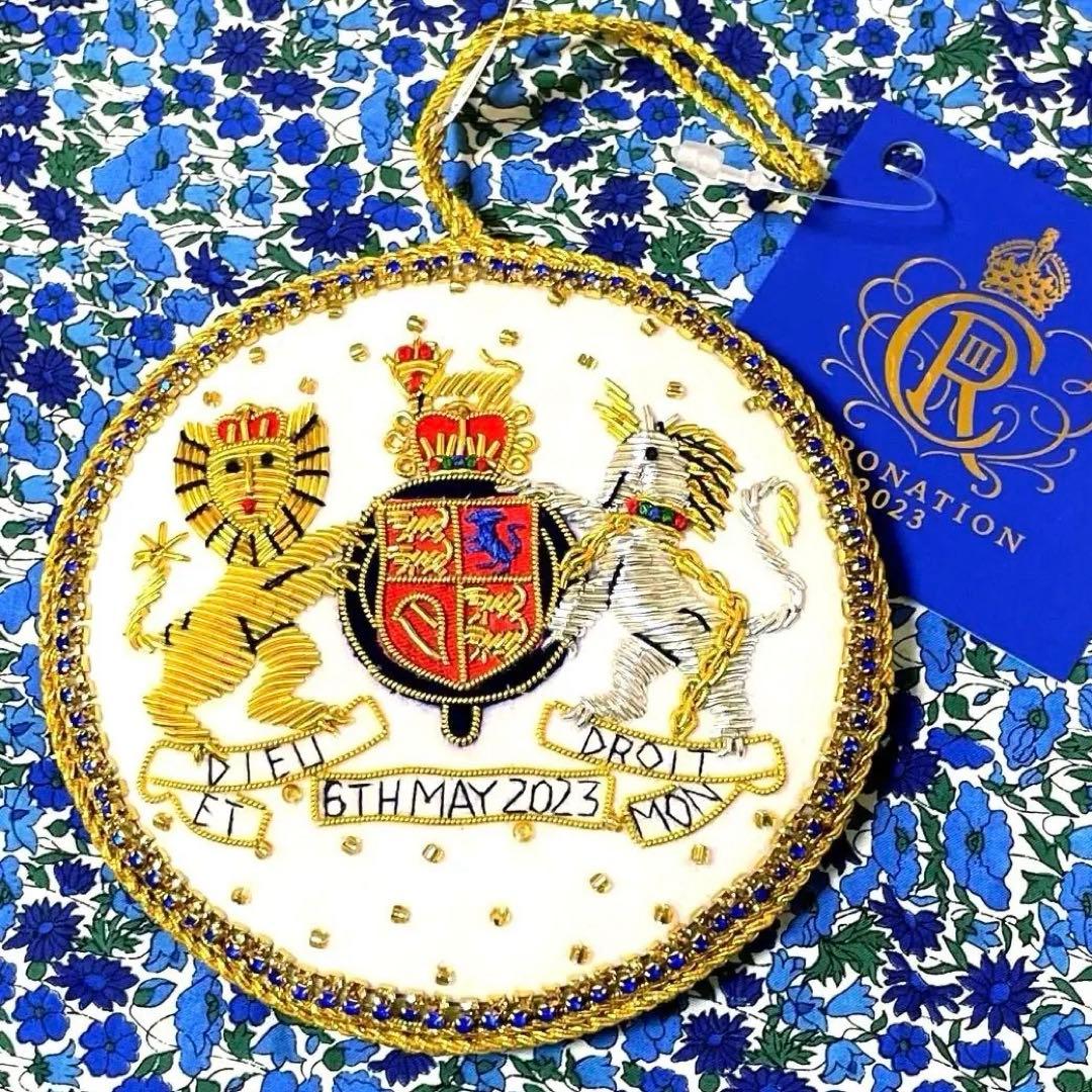 バッキンガム宮殿　チャールズ国王　記念オーナメント　エリザベス女王　ビーズ刺繍 バッキンガム宮殿 チャールズ国王 記念オーナメント エリザベス女王