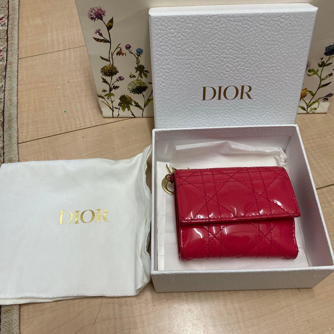 ブ*レ様 Dior エナメル 赤 三つ折り財布