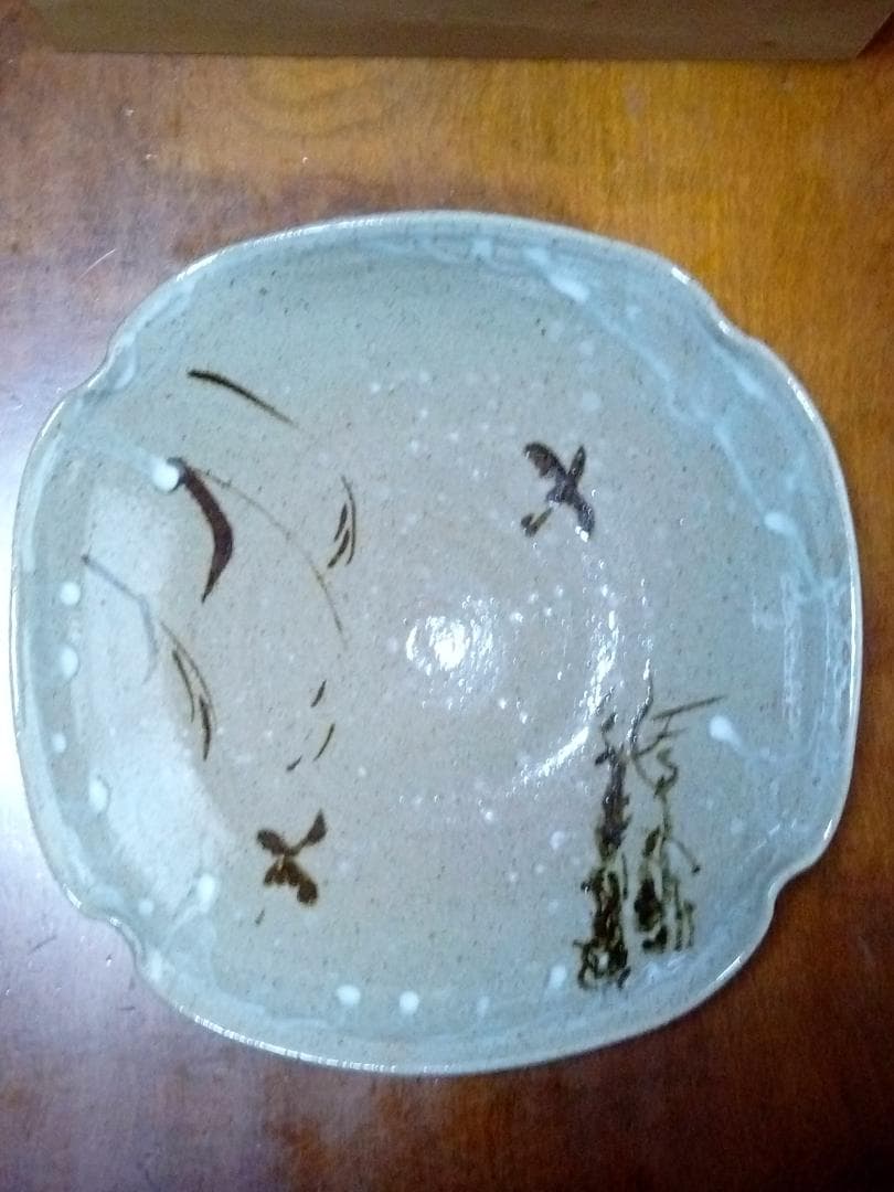 新品未使用品　初代　尾田一念　粉引鉄絵　菓子皿