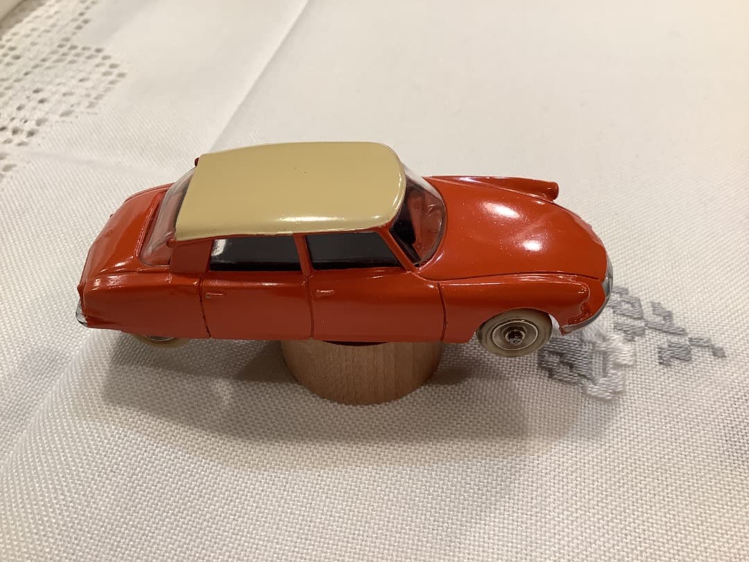 お値下げ！美品　仏製DINKY TOYS CITROEN DS19 ミニカー