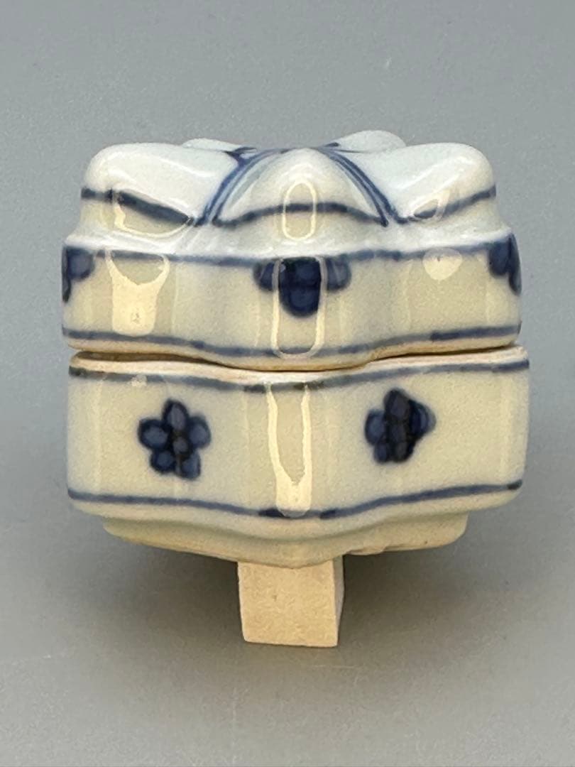 茶道具　香合　高橋道八　染付桔梗