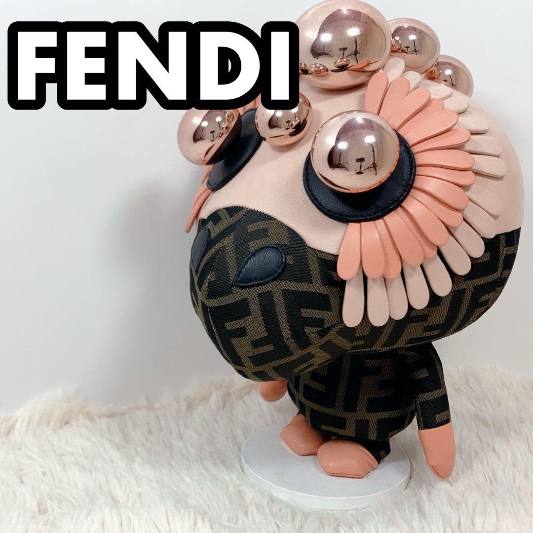 【希少】FENDI スペースモンキー 非売品 ディスプレイ ズッカ柄 ぬいぐるみ 希少】FENDI スペースモンキー 非売品 ディスプレイ ズッカ柄