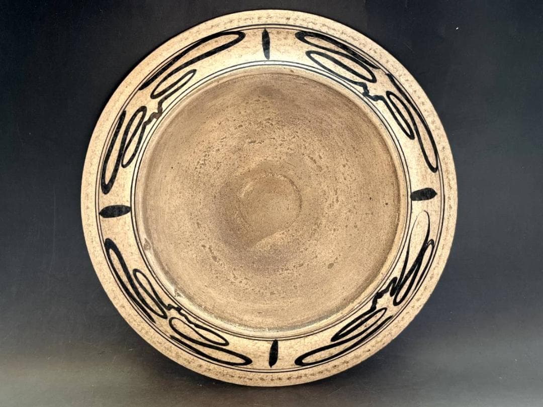 皿□古代の魚と葡萄の木 サンカローク スコータイ窯 鉄絵 黒呉須 安南