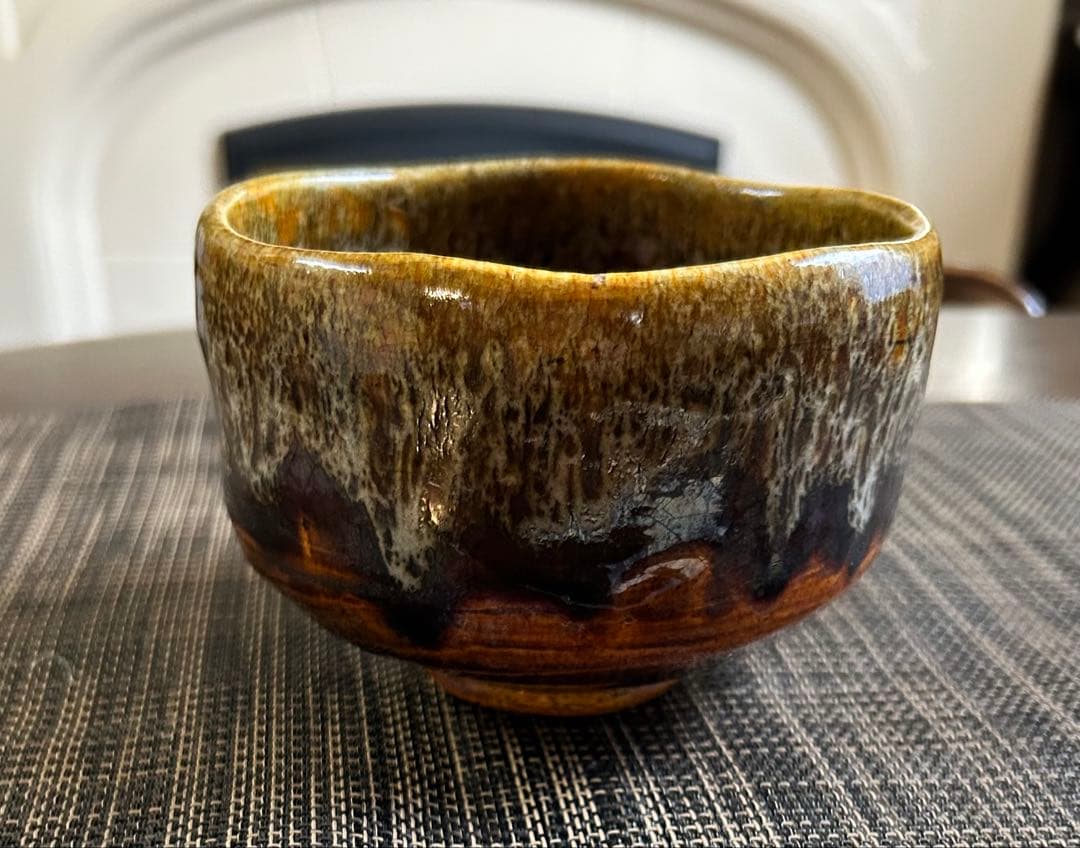 楽茶碗　大樋焼　茶道具　飴釉　讃あり　楽印 大樋長楽 大樋焼 長楽窯 飴釉 茶碗 抹茶碗 茶道具 美品 です。 大樋