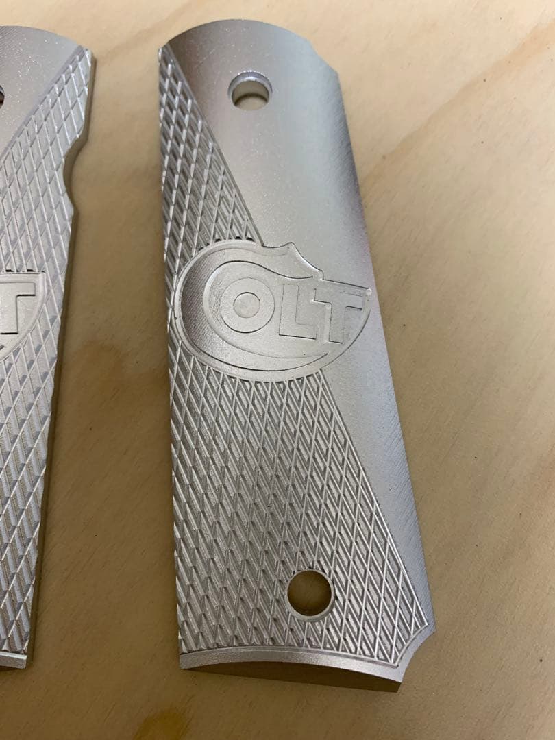 未使用品 コルトガバメント M1911 用アルミ製グリップ　アンビセフティ対応