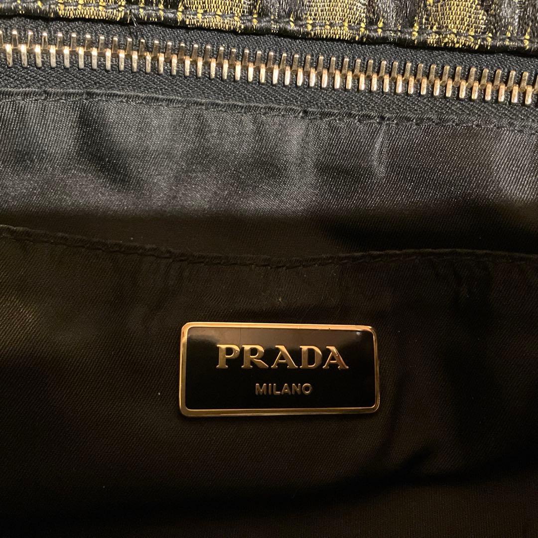 プラダ　黒と金のドット模様ハンドバッグ