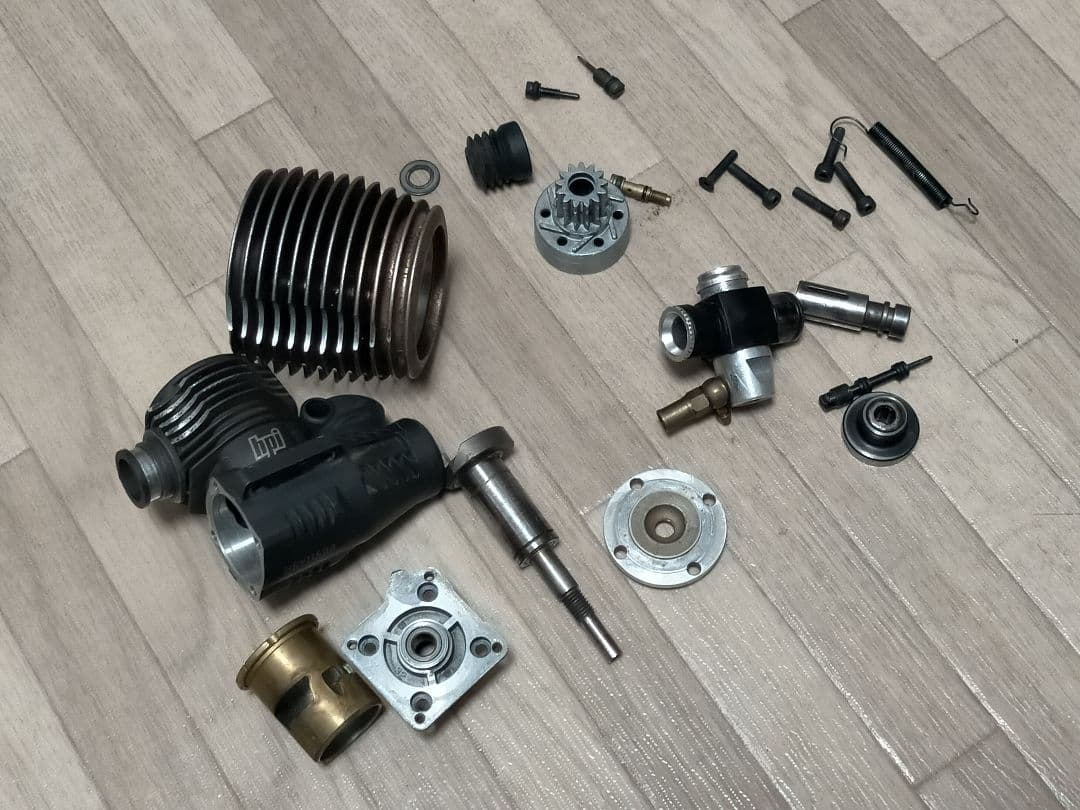 ★送料無料★ジャンク　1/8？HPIサベージ?　エンジンラジコン