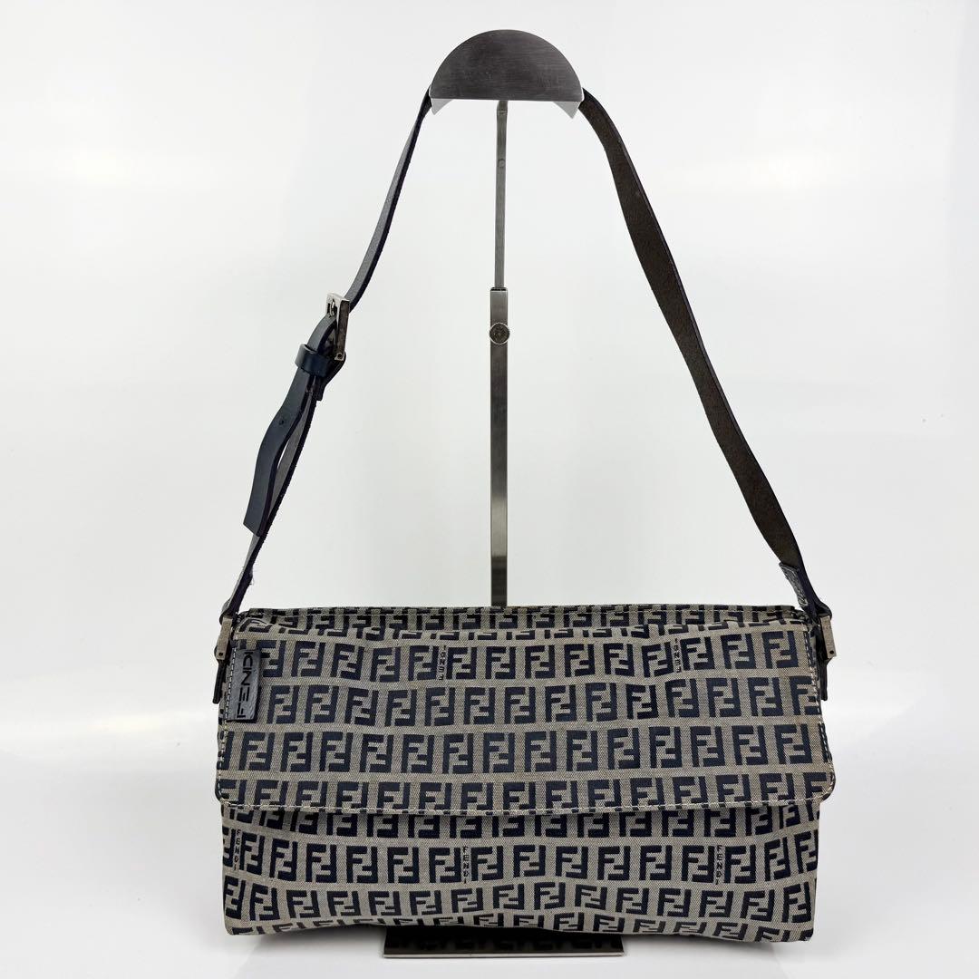 FENDI フェンディ ズッキーノ ワンショルダーバッグ 肩掛け カバン グレー