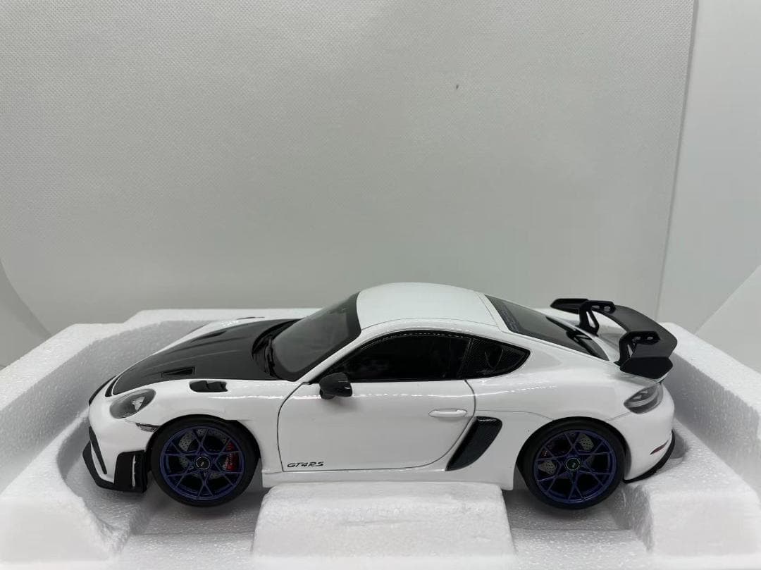 304-052 ノレブ 1/18 ポルシェ Cayman GT4 RS 2023