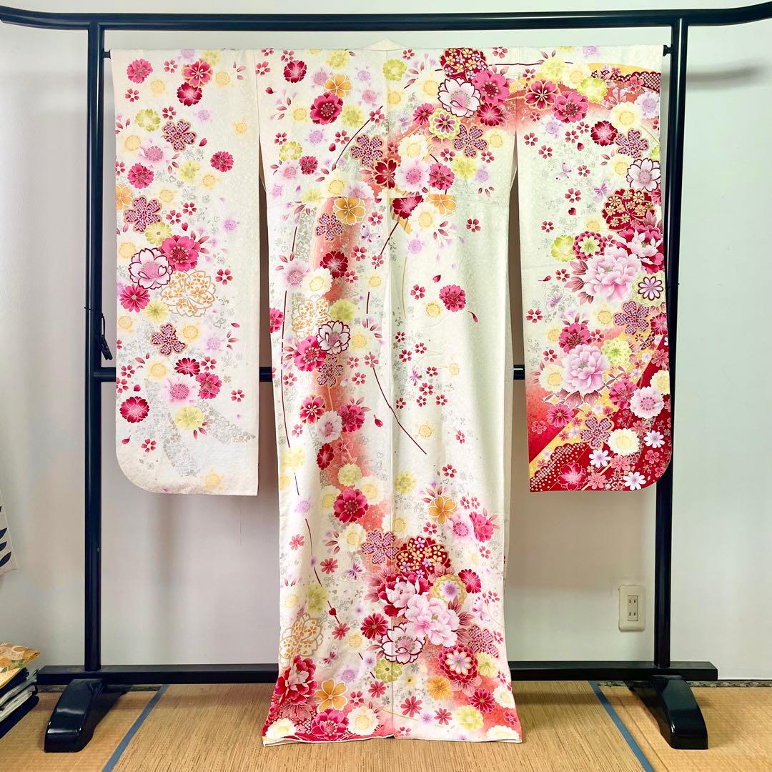 振袖］正絹 やわらかい白 生成り 桜 牡丹 蝶 箔 成人式 ママ振り 振り袖