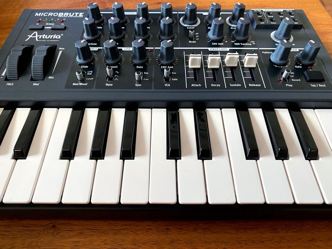 Arturia MICROBRUTE アナログシンセサイザー　マイクロブルート