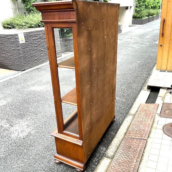 関西限定 送料別イギリスビンテージ家具 ガラスキャビネット カップ