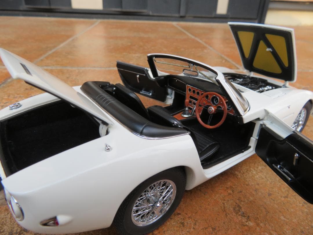 1/18 オートアート トヨタ2000GT 007ボンドカー - メルカリ