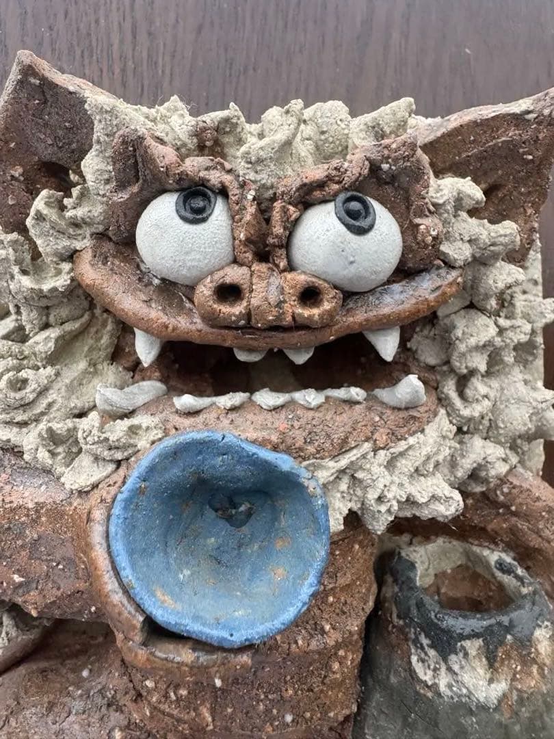 ユニークなシーサーの壁掛け品