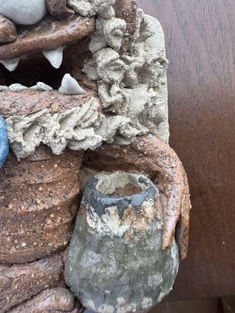 ユニークなシーサーの壁掛け品