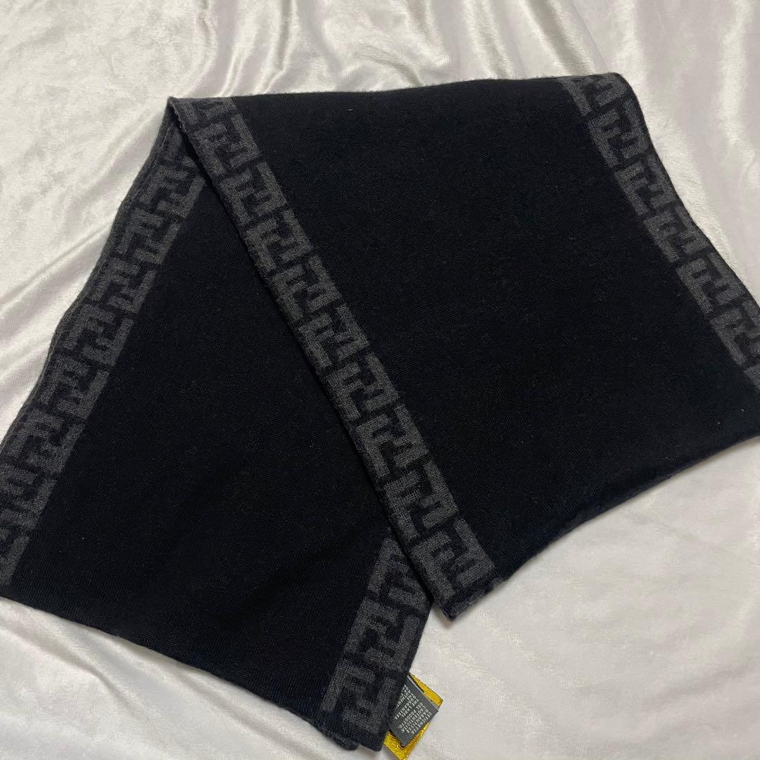 FENDI マフラー ズッカ柄 ブラック グレー フェンディ 黒 - メルカリ