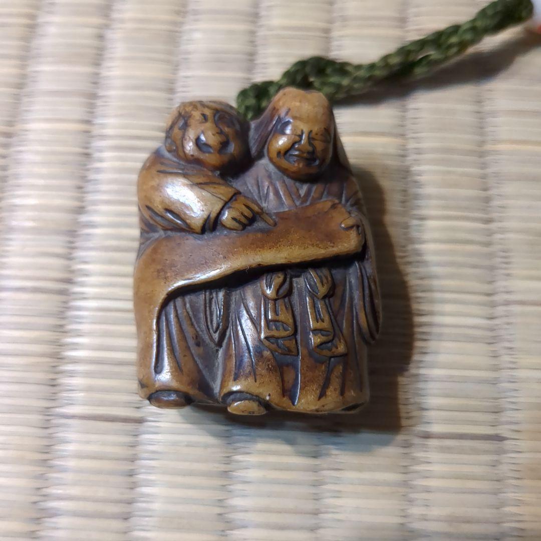 印籠　金蒔絵梅の花　人物根付