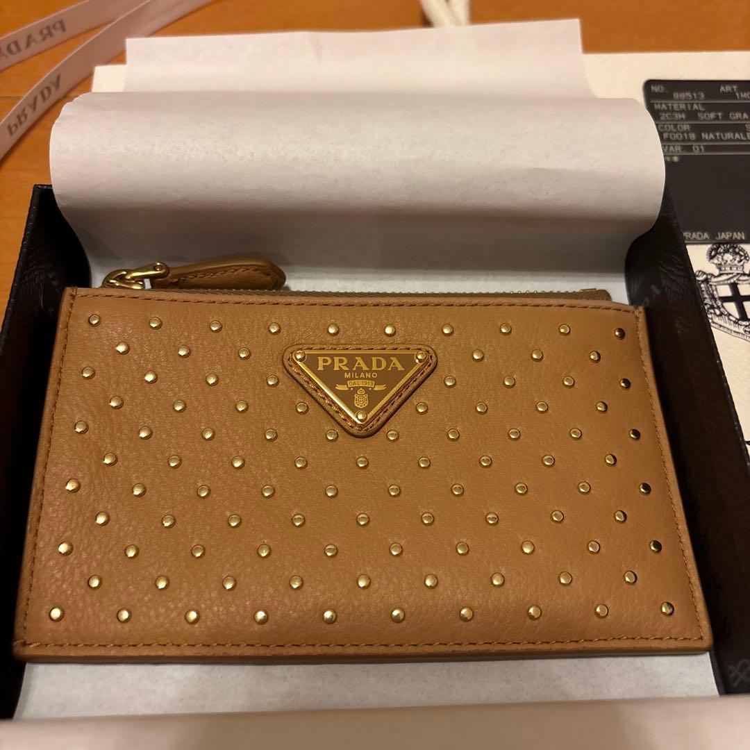 最終お値下げPRADA スタッズ付きケース ベージュ