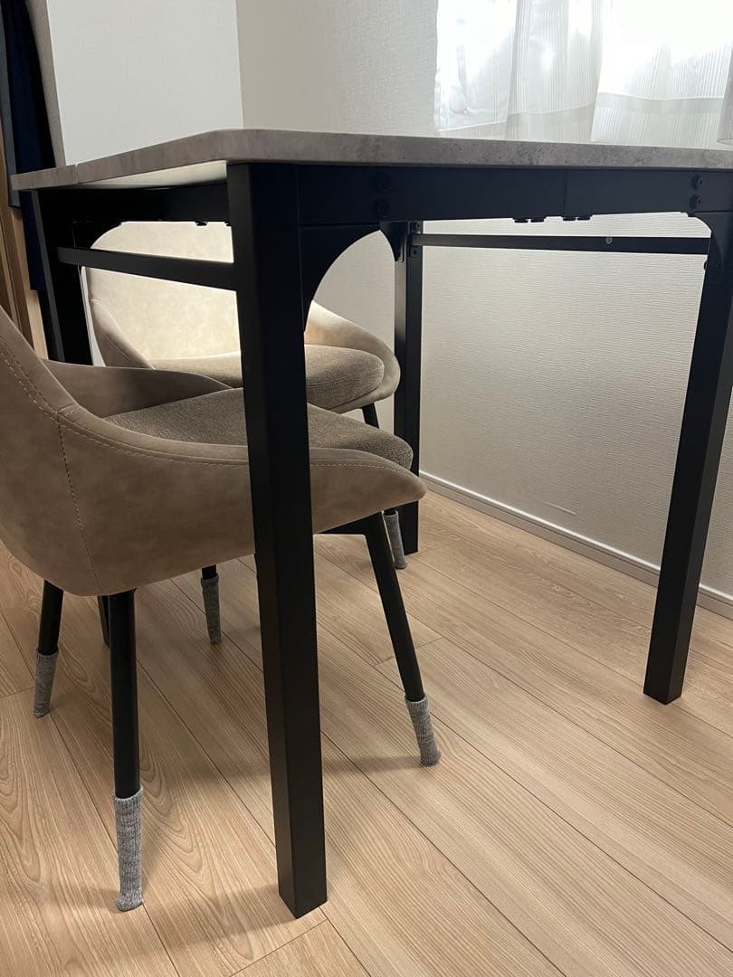 ダイニングテーブルセット　70cm×70cm 新品！！