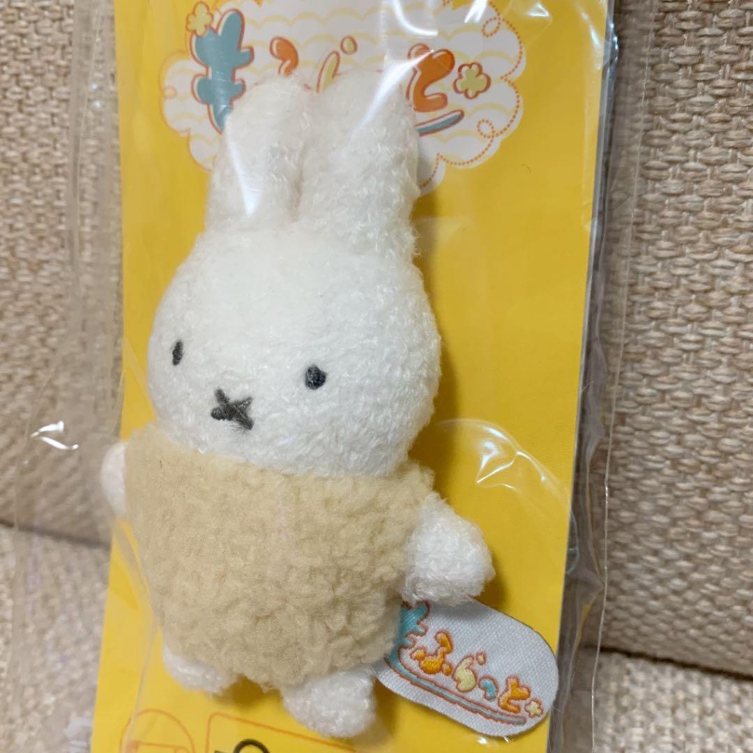 新品】もふらっと♡ミッフィー♡ぬいぐるみエンブレム♡ベージュ