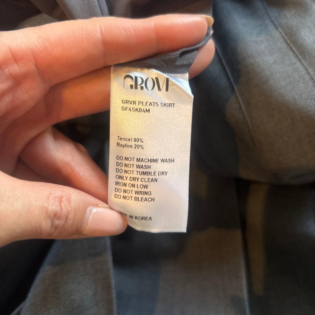 GROVEフロントロゴ プリーツスカートミディ丈　グレー