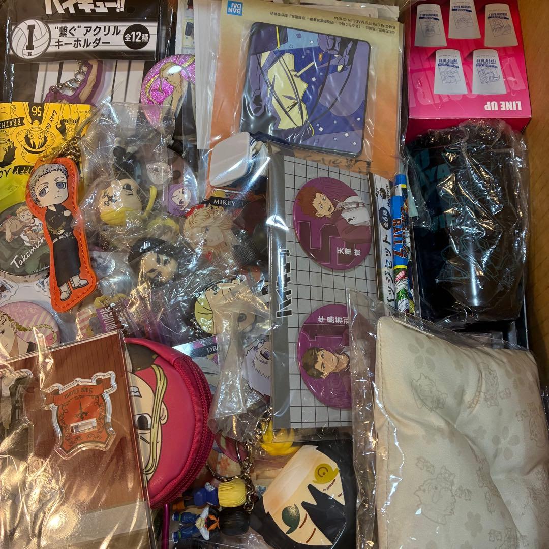 大量 アニメグッズ まとめ売り ノンジャンル アニメ 缶バッジ クリアファイル