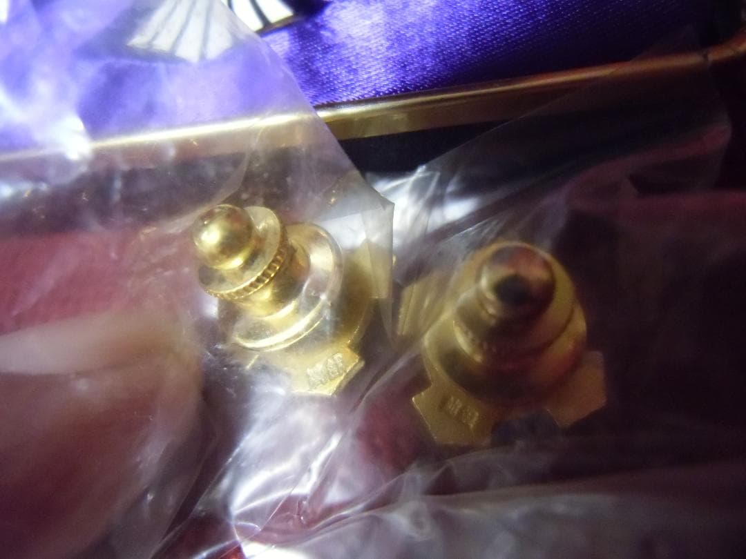 k*s様 ●日本の勲章/徽章＊日本赤十字社＊金色有功章＊女子用２個セット（実物）