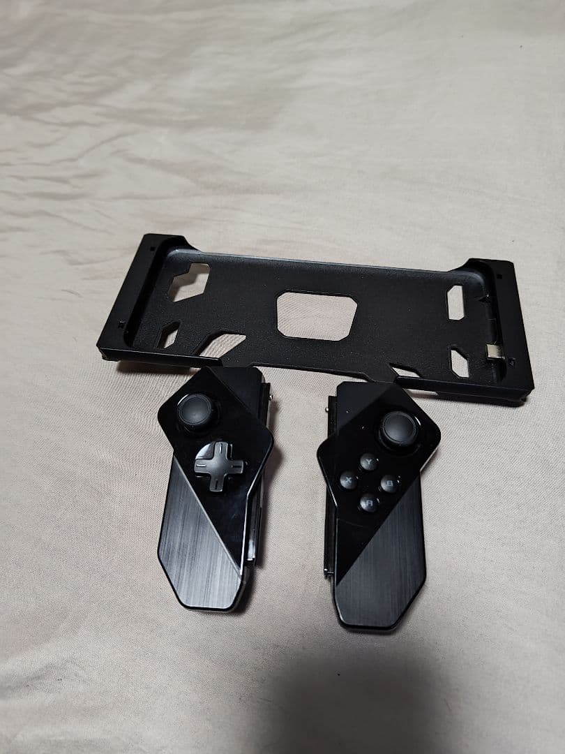 ASUS ROGフォンとROGクナイ コアゲームパッド