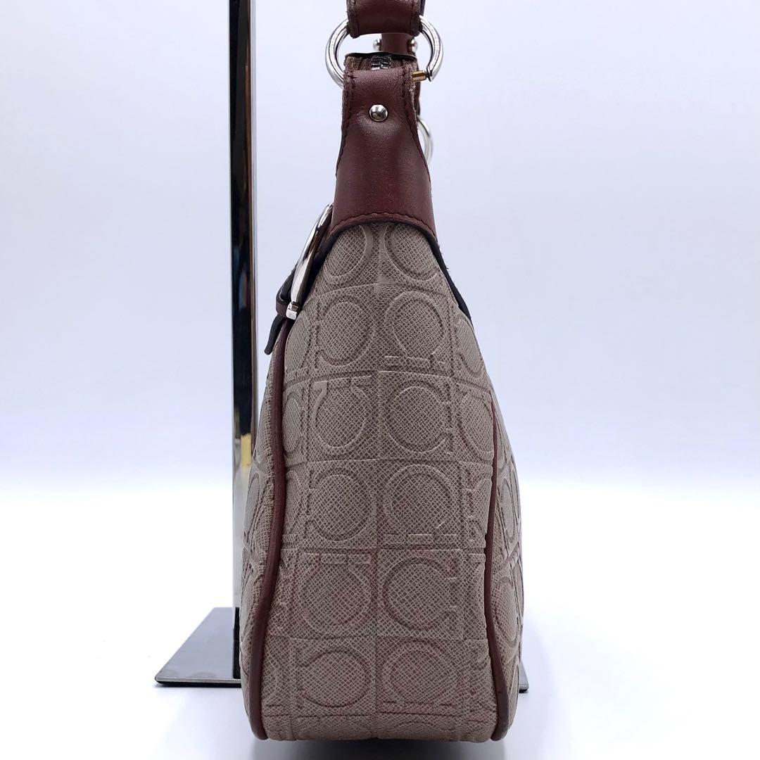 サルヴァトーレフェラガモ アクセサリーポーチ ガンチーニ エンボス バッグ