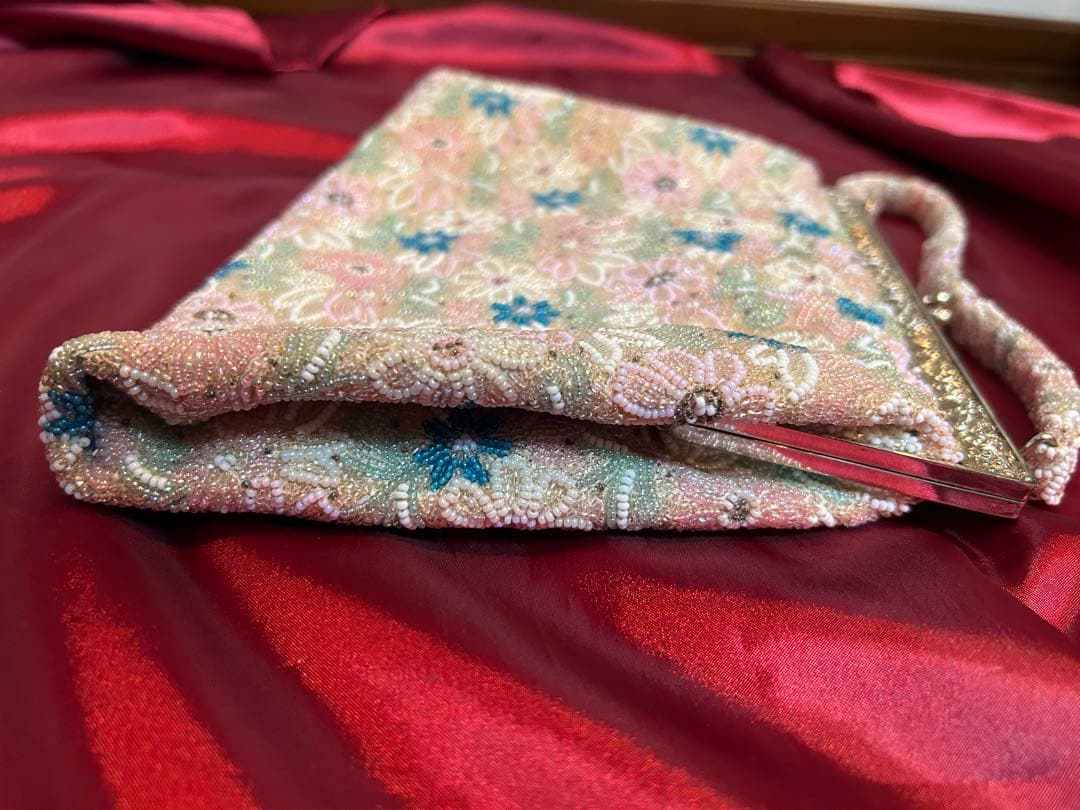 ❤️和装バッグ　総ビーズのヴィンテージ物です❣️レトロ好きな方にも❣️ドレスにも❣️