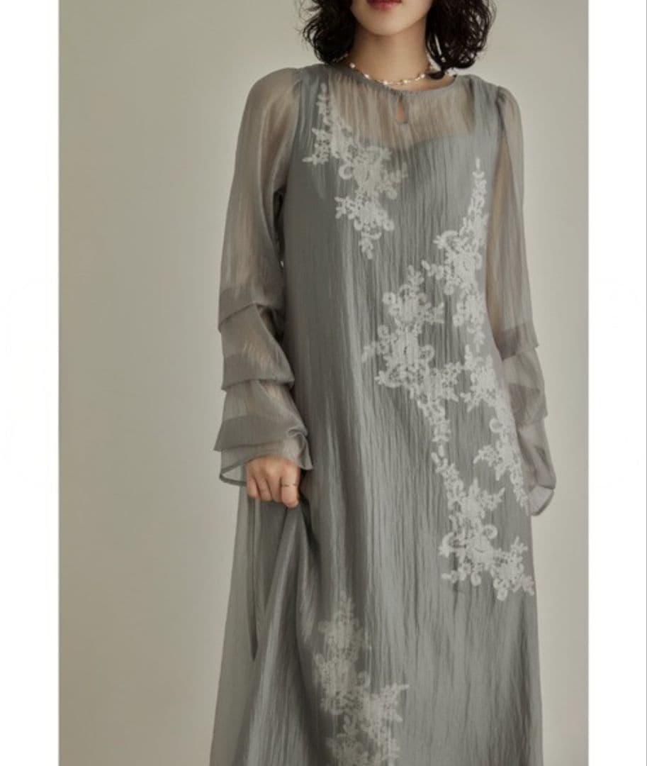 極美品 niana ニアナ ドリードール シアーAラインワンピース M 結婚式