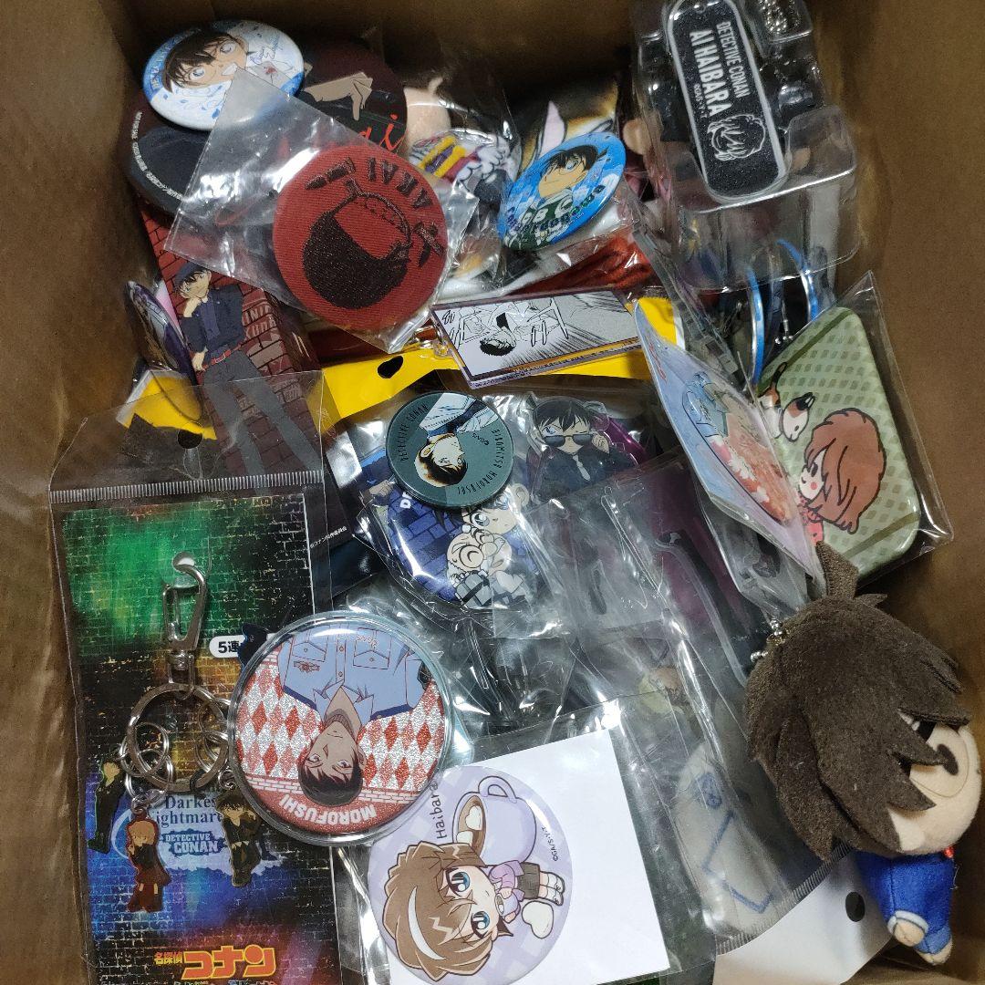 名探偵コナン　まとめ売り　缶バッジ　キーホルダー　アクリルスタンド　約400点 名探偵コナン まとめ売り 缶バッジ キーホルダー アクリルスタンド 約