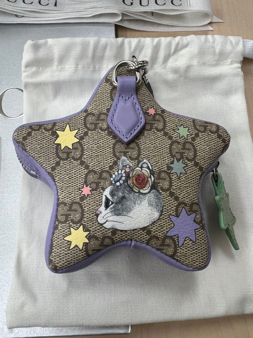 グッチ ヒグチユウコ 星型ケース キーチェーン ボウ