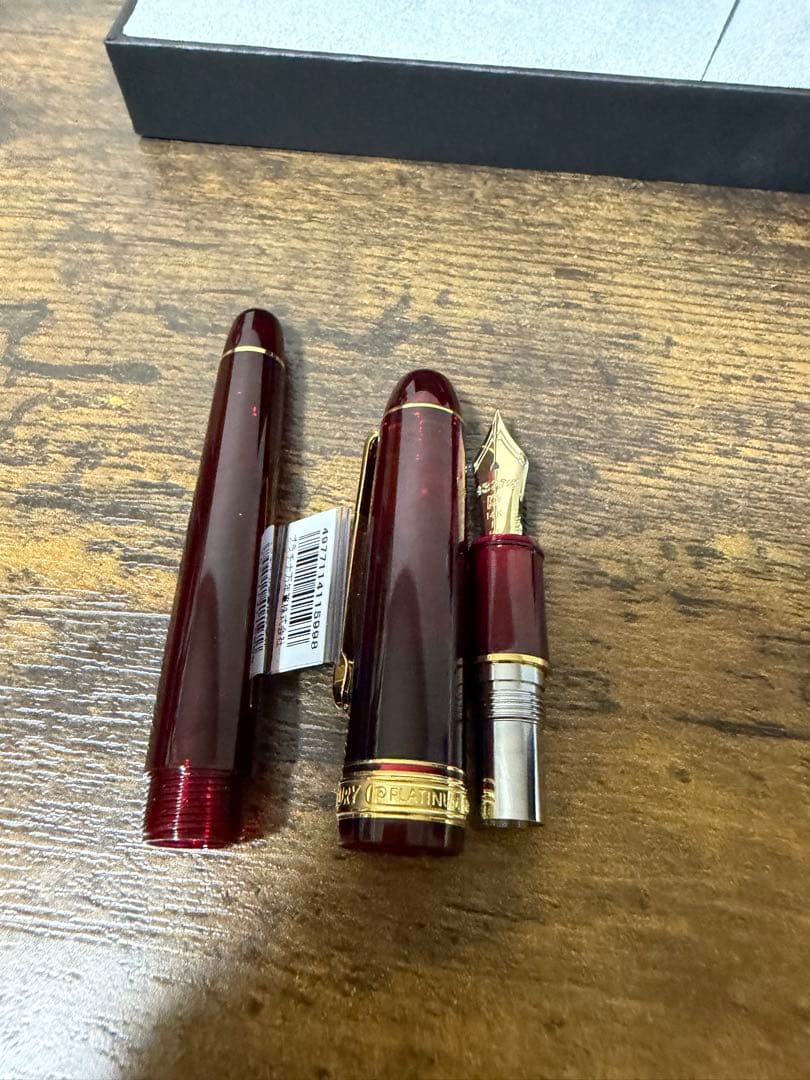 新品未使用　ブルゴーニュ　14金　ゴールド　プラチナ　万年筆　細時　備品付き