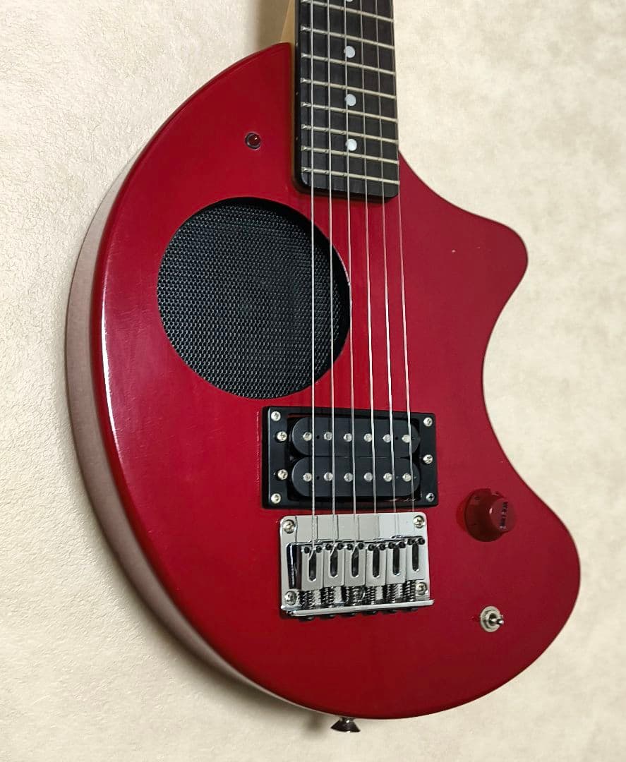 【美品】ZO-3 レッド アンプ内蔵ミニギター ヘッドフォン端子付 ミニギター