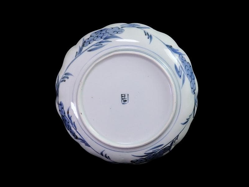 古伊万里 染付 菊花四方襷紋に若松の図 6寸皿 A361A-