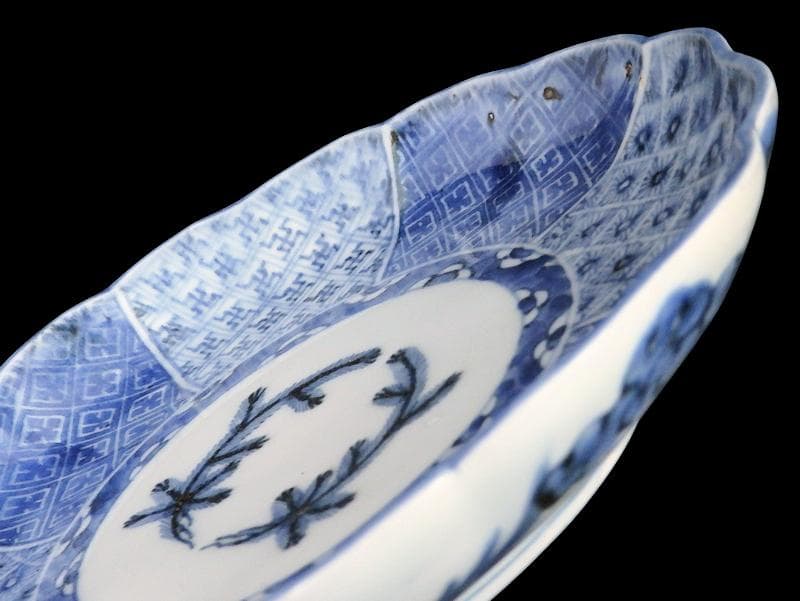 古伊万里 染付 菊花四方襷紋に若松の図 6寸皿 A361A-